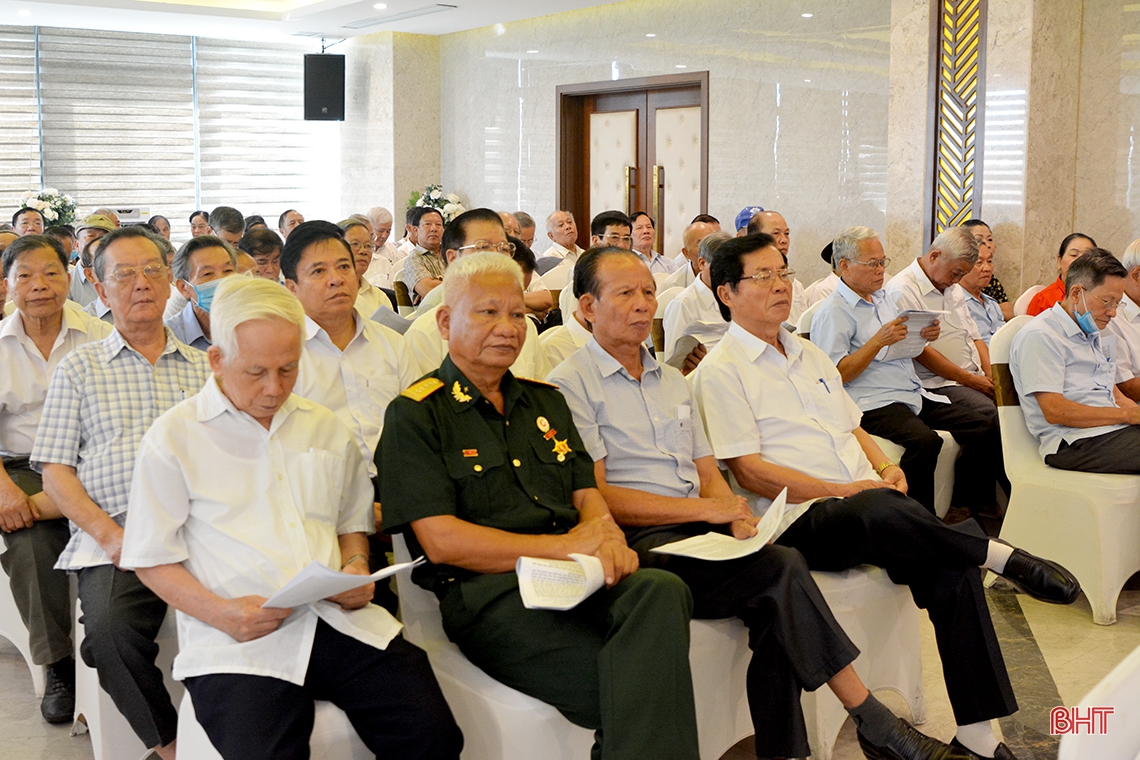 Hà Tĩnh gặp mặt cán bộ chủ chốt toàn tỉnh nghỉ hưu trên địa bàn