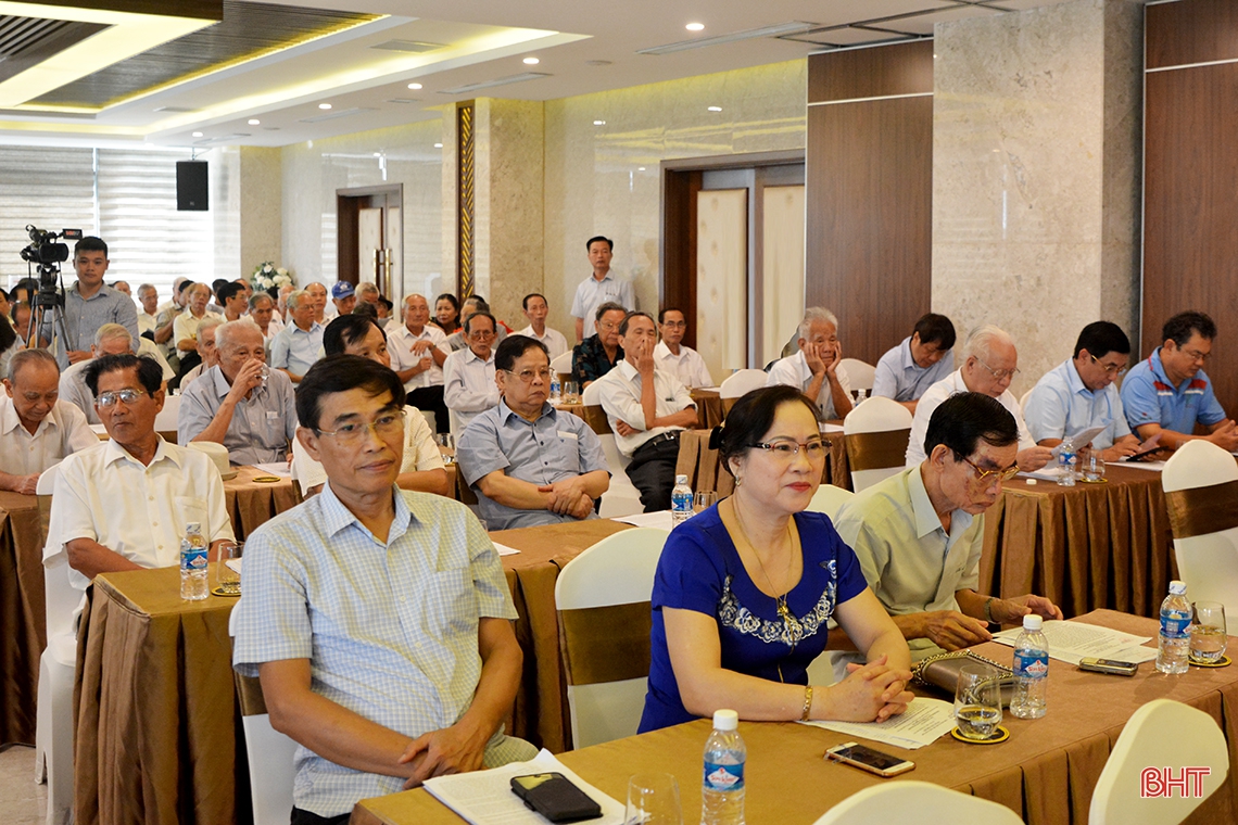Hà Tĩnh gặp mặt cán bộ chủ chốt toàn tỉnh nghỉ hưu trên địa bàn