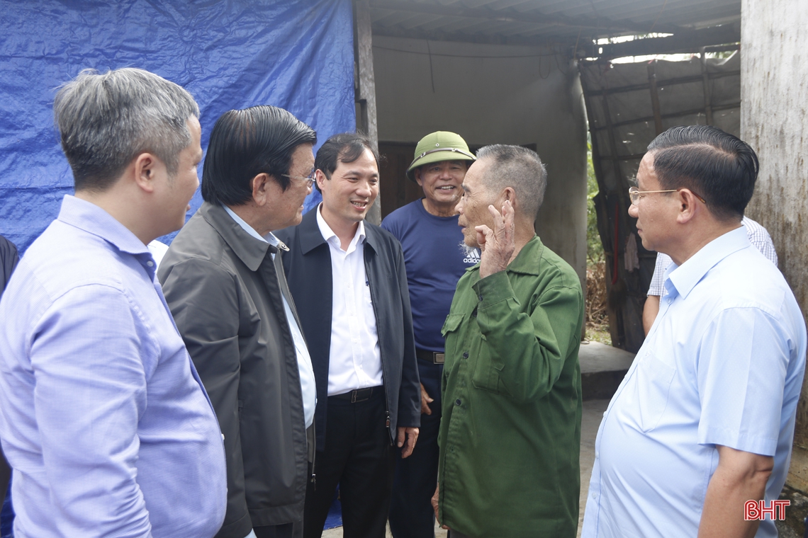 Nguyên Chủ tịch nước Trương Tấn Sang khảo sát xây nhà tránh lũ tại Hà Tĩnh