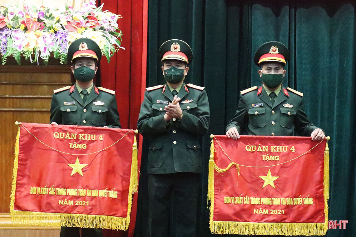 Giữ vững quốc phòng - an ninh, đảm bảo cho kinh tế - xã hội phát triển