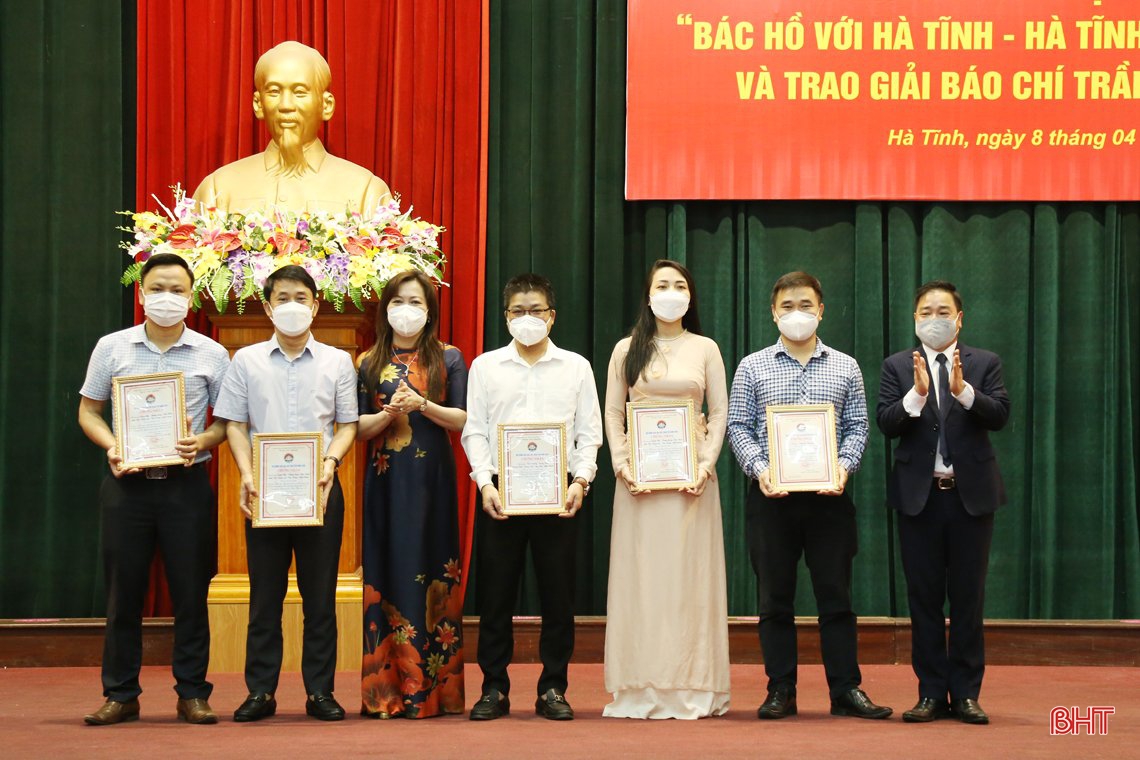 Hà Tĩnh triển khai cuộc thi “Bác Hồ với Hà Tĩnh - Hà Tĩnh làm theo lời Bác” và trao giải Báo chí Trần Phú năm 2020