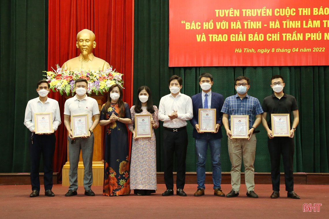 Hà Tĩnh triển khai cuộc thi “Bác Hồ với Hà Tĩnh - Hà Tĩnh làm theo lời Bác” và trao giải Báo chí Trần Phú năm 2020