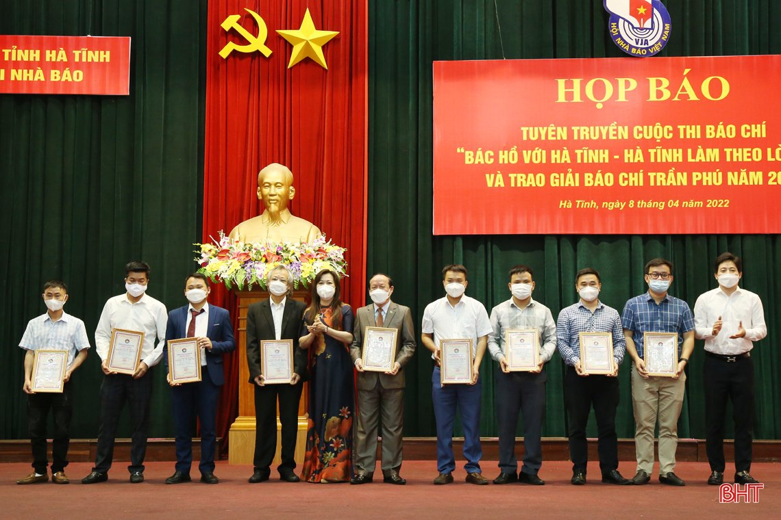 Hà Tĩnh triển khai cuộc thi “Bác Hồ với Hà Tĩnh - Hà Tĩnh làm theo lời Bác” và trao giải Báo chí Trần Phú năm 2020