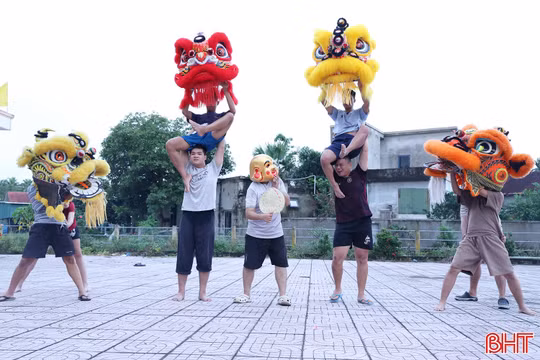 Các đội múa lân ở Hà Tĩnh tất bật "vào mùa"