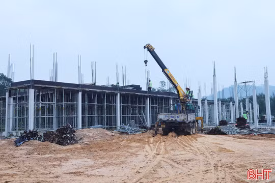 Đẩy nhanh tiến độ thi công trường nội trú thứ 3 ở vùng biên Hà Tĩnh