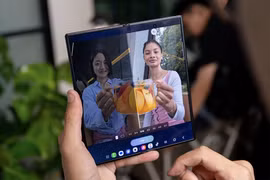 Z Fold 8 Ultra với iPhone Duo: iPhone gập đầu tiên có cạnh tranh với "trùm" Samsung Z8 Series