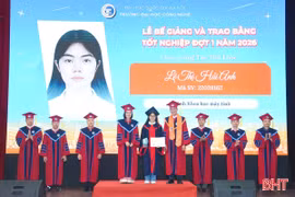 Nữ sinh Hà Tĩnh tốt nghiệp thủ khoa Trường Đại học Công nghệ