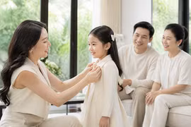Trang điểm tận nơi khi chụp ảnh gia đình: Lưu ý ánh sáng, tông da và trang phục