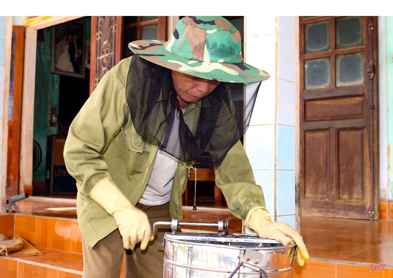 Mùa gom mật ngọt ở miền sơn cước Vũ Quang