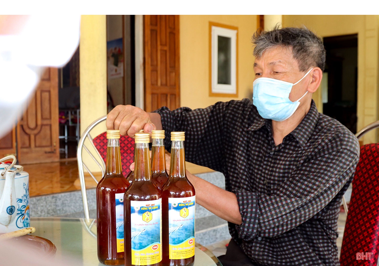 Mùa gom mật ngọt ở miền sơn cước Vũ Quang