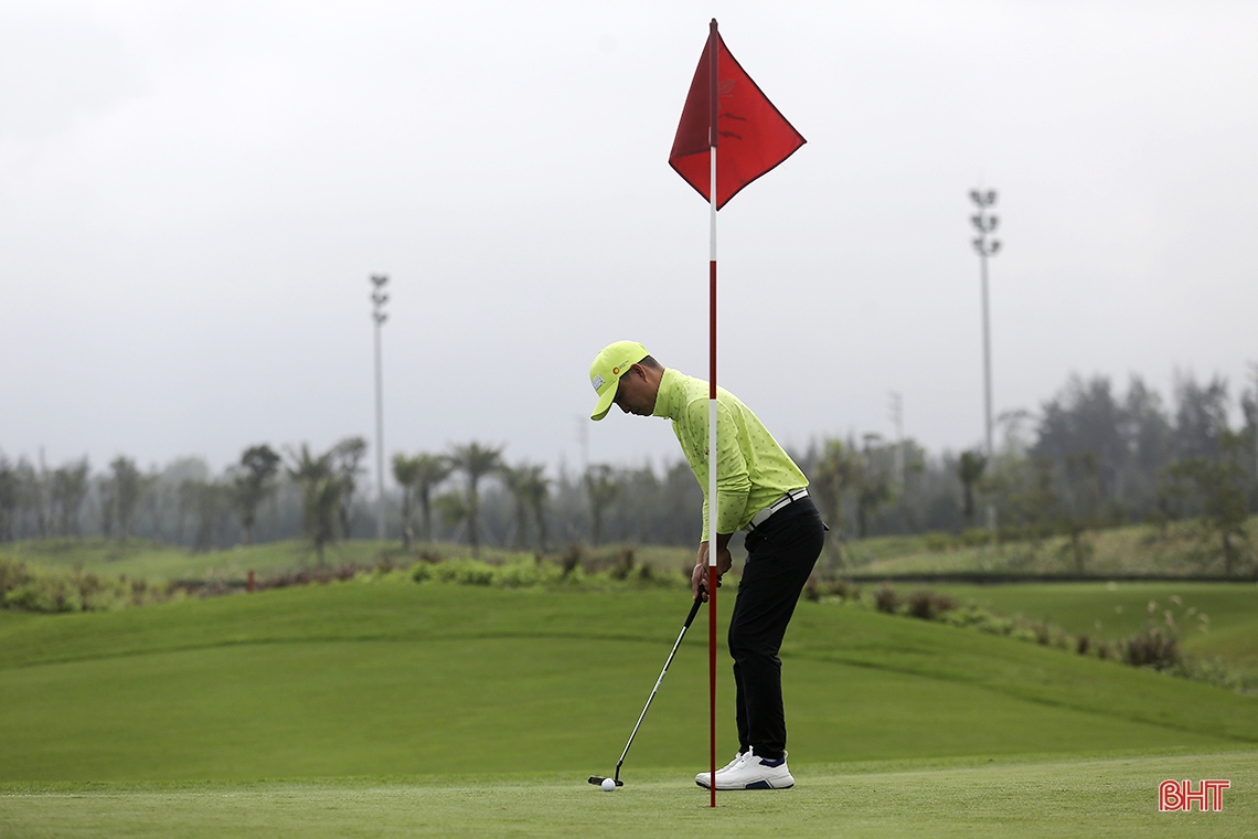 Giải Golf “Kết nối yêu thương” huy động được 900 triệu đồng tặng quà tết cho người nghèo Hà Tĩnh