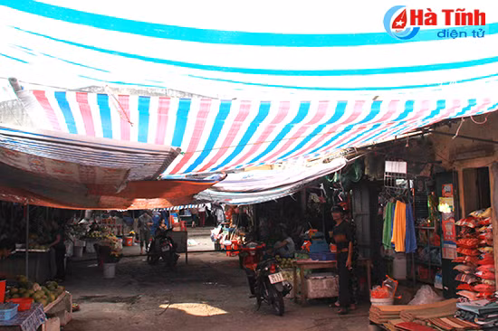 ba hoa dang rinh rap cho hong linh