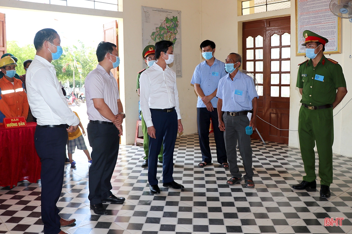 Lãnh đạo Hà Tĩnh kiểm tra công tác bầu cử, động viên cử tri tại các khu vực bỏ phiếu