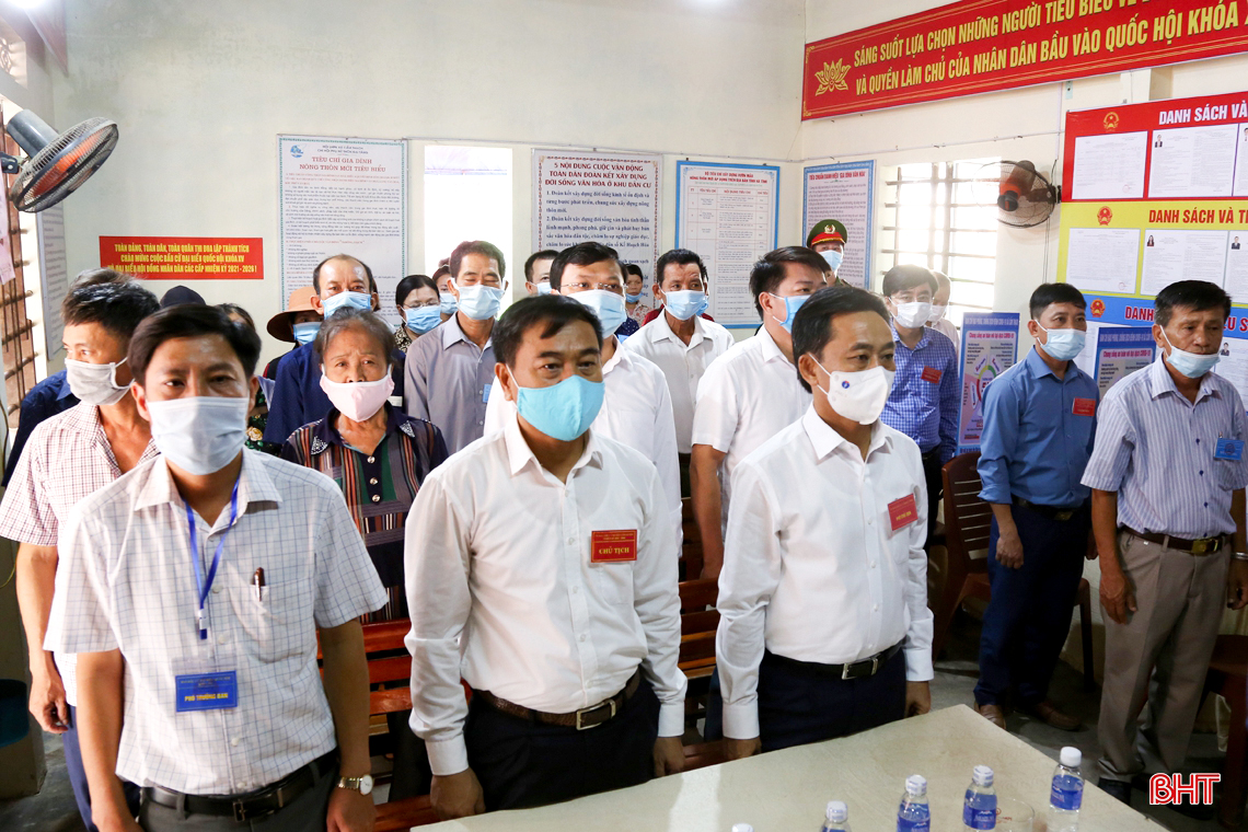 Lãnh đạo Hà Tĩnh kiểm tra công tác bầu cử, động viên cử tri tại các khu vực bỏ phiếu