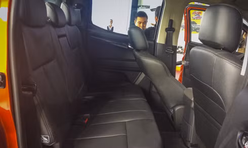 isuzu d max 2017 phien ban dac biet gia 840 trieu dong