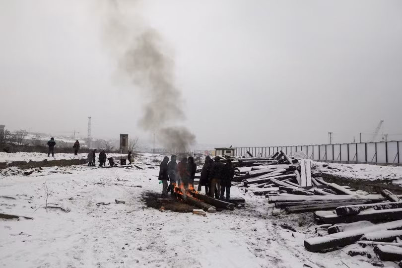 photo nguoi ti nan co ro trong ret 20 o c o bien gioi serbia hungary