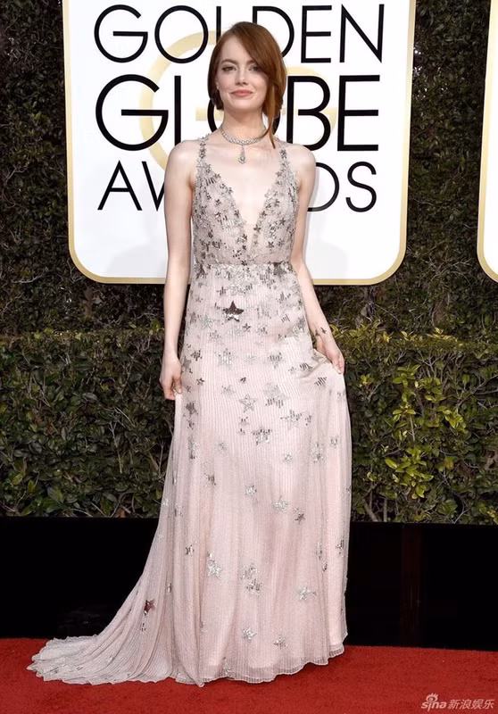 nhung giai nhan mac dep nhat tren tham do qua cau vang 2017