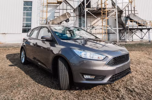 ford focus phien ban moi gia 700 trieu tai viet nam