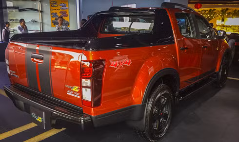 isuzu d max 2017 phien ban dac biet gia 840 trieu dong