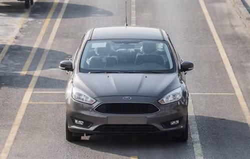ford focus phien ban moi gia 700 trieu tai viet nam