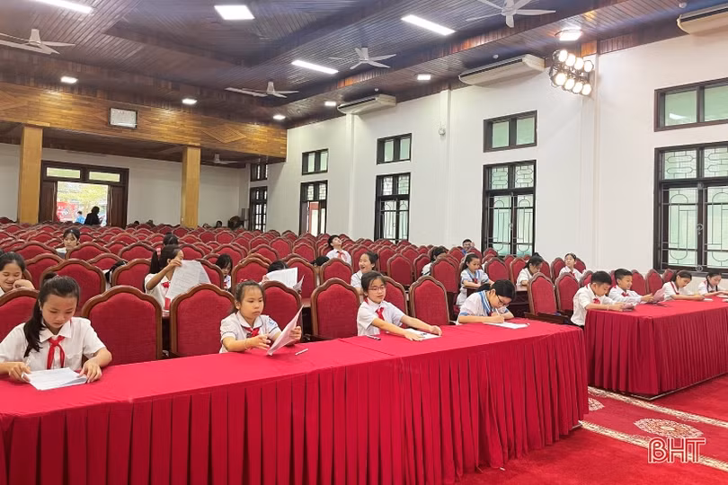 Chỉ huy đội các trường học TP Hà Tĩnh tranh tài kiến thức, kỹ năng
