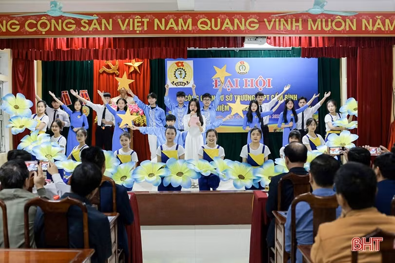 Nữ sinh trường huyện giành nhiều giải thưởng ấn tượng ngay đầu cấp học