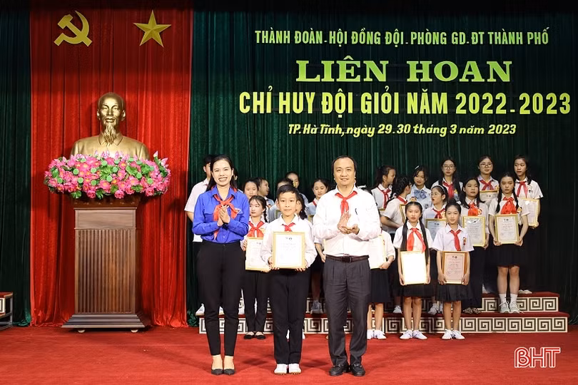 Chỉ huy đội các trường học TP Hà Tĩnh tranh tài kiến thức, kỹ năng