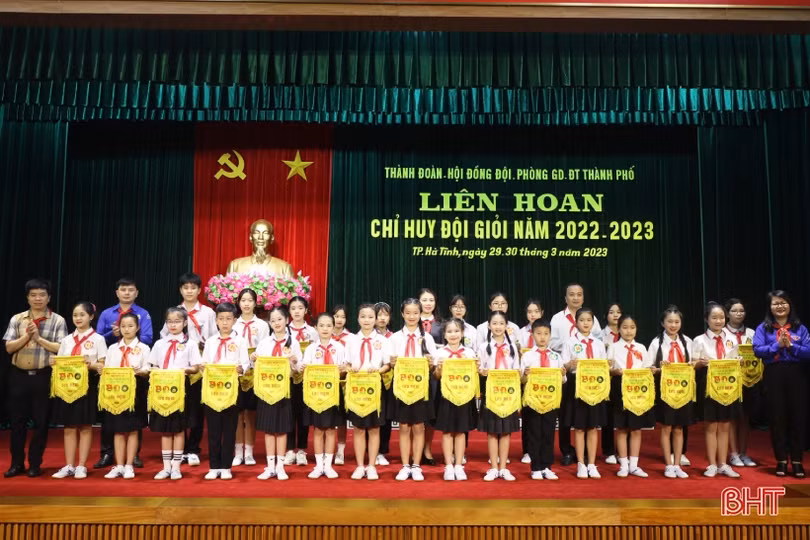 Chỉ huy đội các trường học TP Hà Tĩnh tranh tài kiến thức, kỹ năng