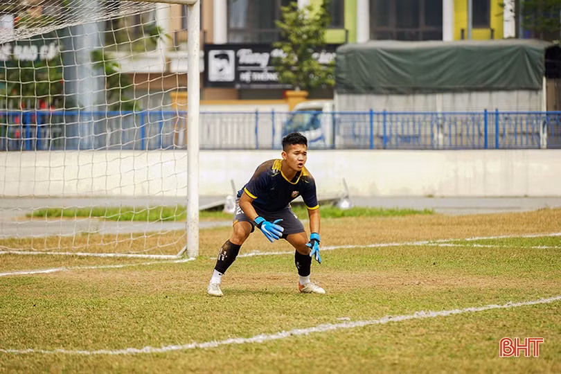 Thủ môn Hồng Lĩnh Hà Tĩnh: Hành trình từ “kép phụ” đến tấm vé lên tuyển U17 Việt Nam