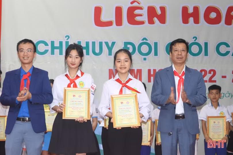 Sôi nổi đua tài chỉ huy đội giỏi huyện Vũ Quang