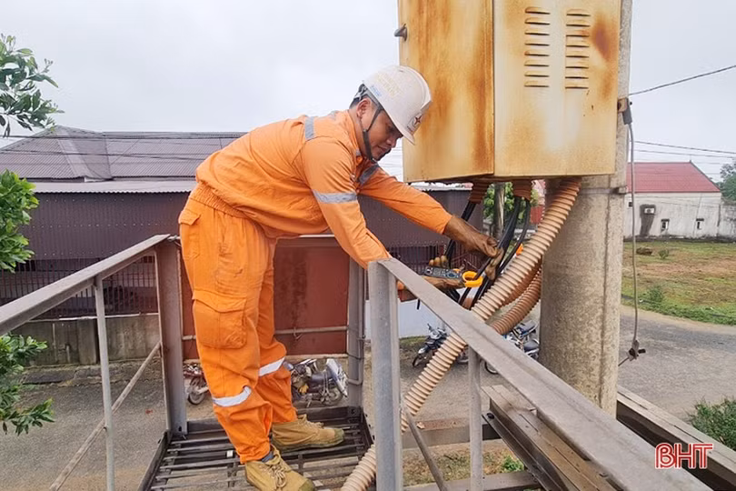 Công nhân Điện lực Hà Tĩnh “mê” sáng kiến kỹ thuật