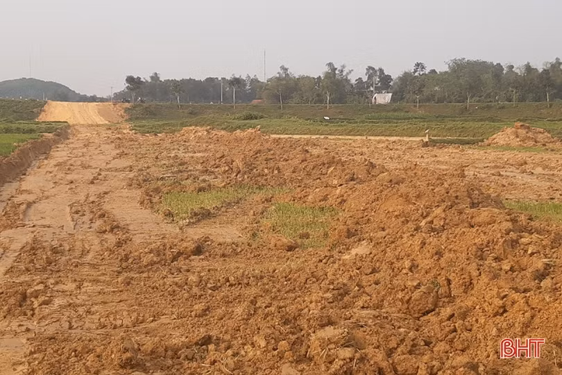 Thông báo: Di chuyển mồ mả trong phạm vi thi công kênh Cầu Động - Dự án hệ thống thủy lợi Ngàn Trươi - Cẩm Trang