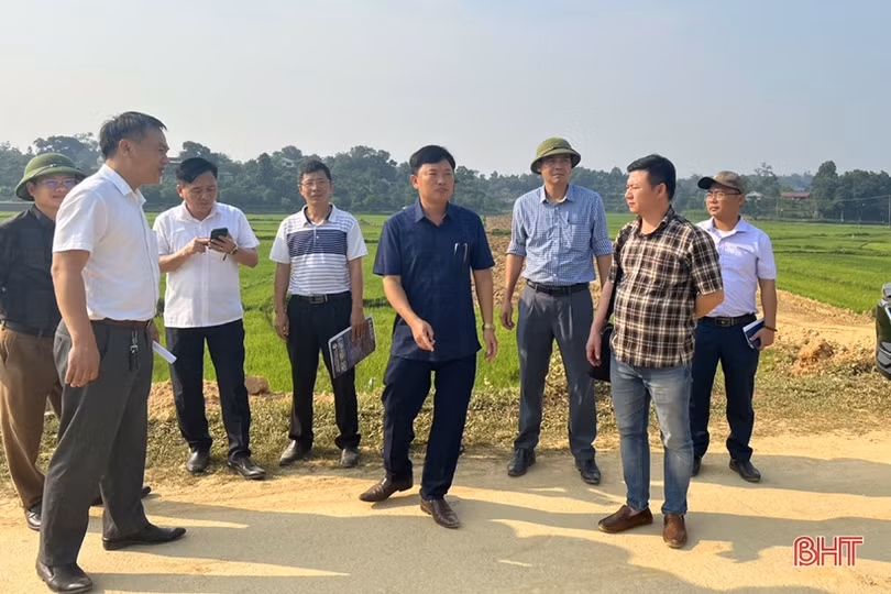 Thông báo: Di chuyển mồ mả trong phạm vi thi công kênh Cầu Động - Dự án hệ thống thủy lợi Ngàn Trươi - Cẩm Trang