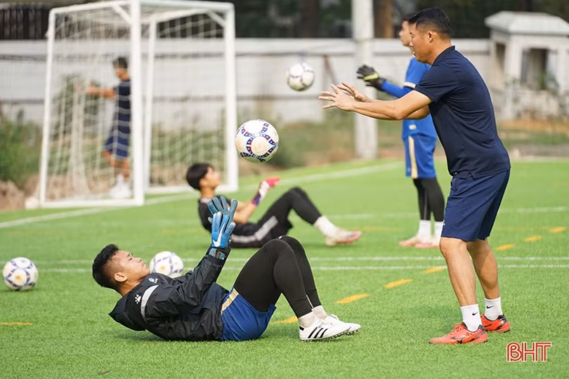 Thủ môn Hồng Lĩnh Hà Tĩnh: Hành trình từ “kép phụ” đến tấm vé lên tuyển U17 Việt Nam