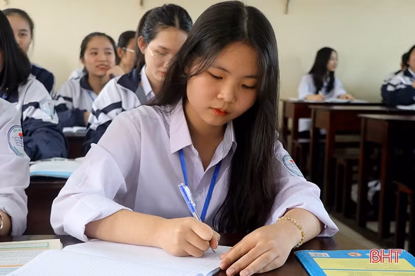 Nữ sinh trường huyện giành nhiều giải thưởng ấn tượng ngay đầu cấp học