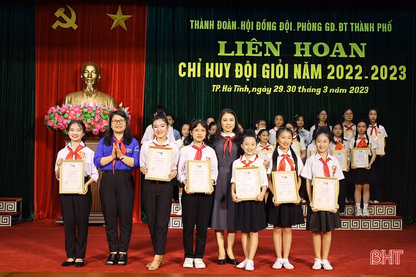 Chỉ huy đội các trường học TP Hà Tĩnh tranh tài kiến thức, kỹ năng
