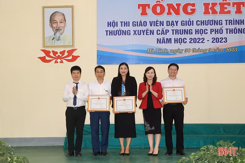 Hà Tĩnh tuyên dương 37 giáo viên dạy giỏi chương trình giáo dục thường xuyên 