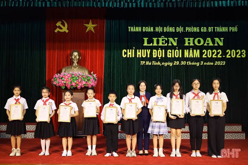 Chỉ huy đội các trường học TP Hà Tĩnh tranh tài kiến thức, kỹ năng