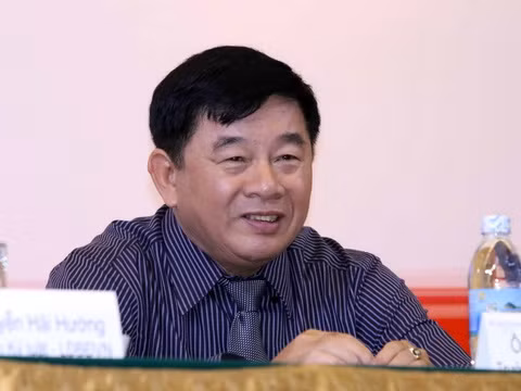 nha co hai vua va mot thai thuong hoang hay chuyen trong tai viet