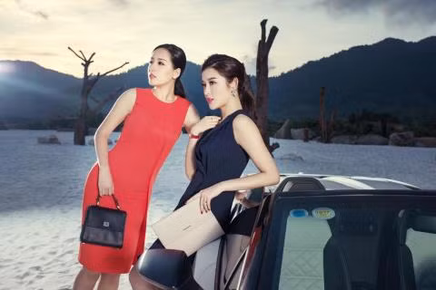40 nguoi phuc vu 7 hoa hau a hau chup bo hinh tien ti