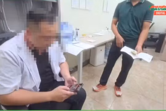 Vụ kẹp tiền để được xạ trị sớm: Bệnh viện E đình chỉ toàn bộ cán bộ liên quan