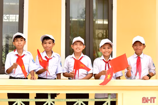Hà Tĩnh cùng cả nước tổ chức lễ khai giảng và khánh thành các trường học vùng biên