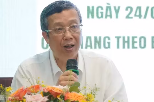 Thứ trưởng Hoàng Trung bị buộc thôi việc