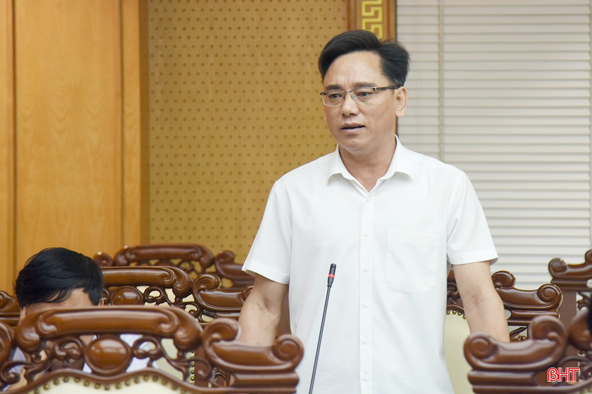 Chủ tịch Hội Nông dân tỉnh Ngô Văn Huỳnh góp ý các nội dung tại hội nghị.