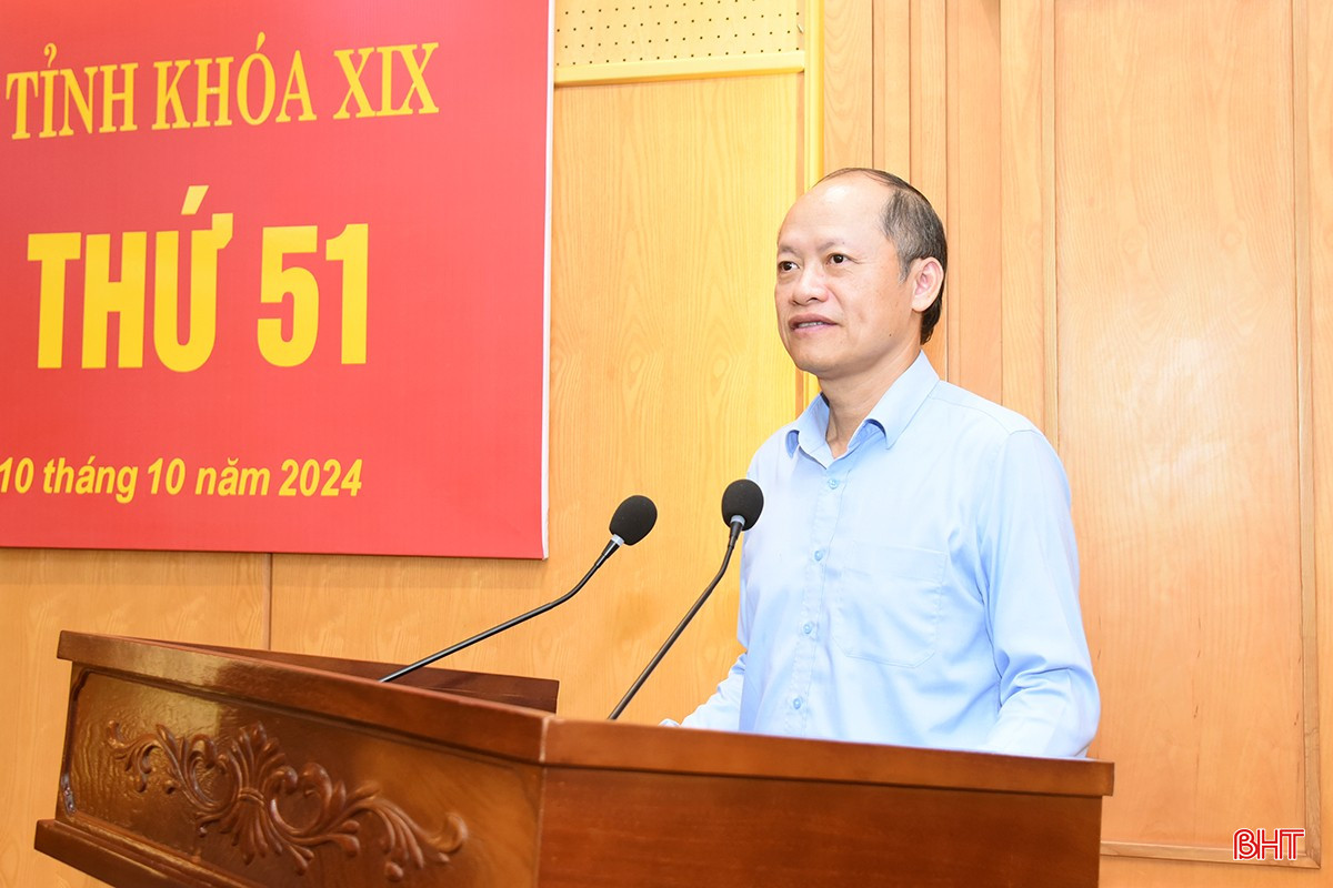 Phó Chủ tịch Thường trực UBND tỉnh Nguyễn Hồng Lĩnh báo cáo kết quả KT-XH 9 tháng năm 2024.