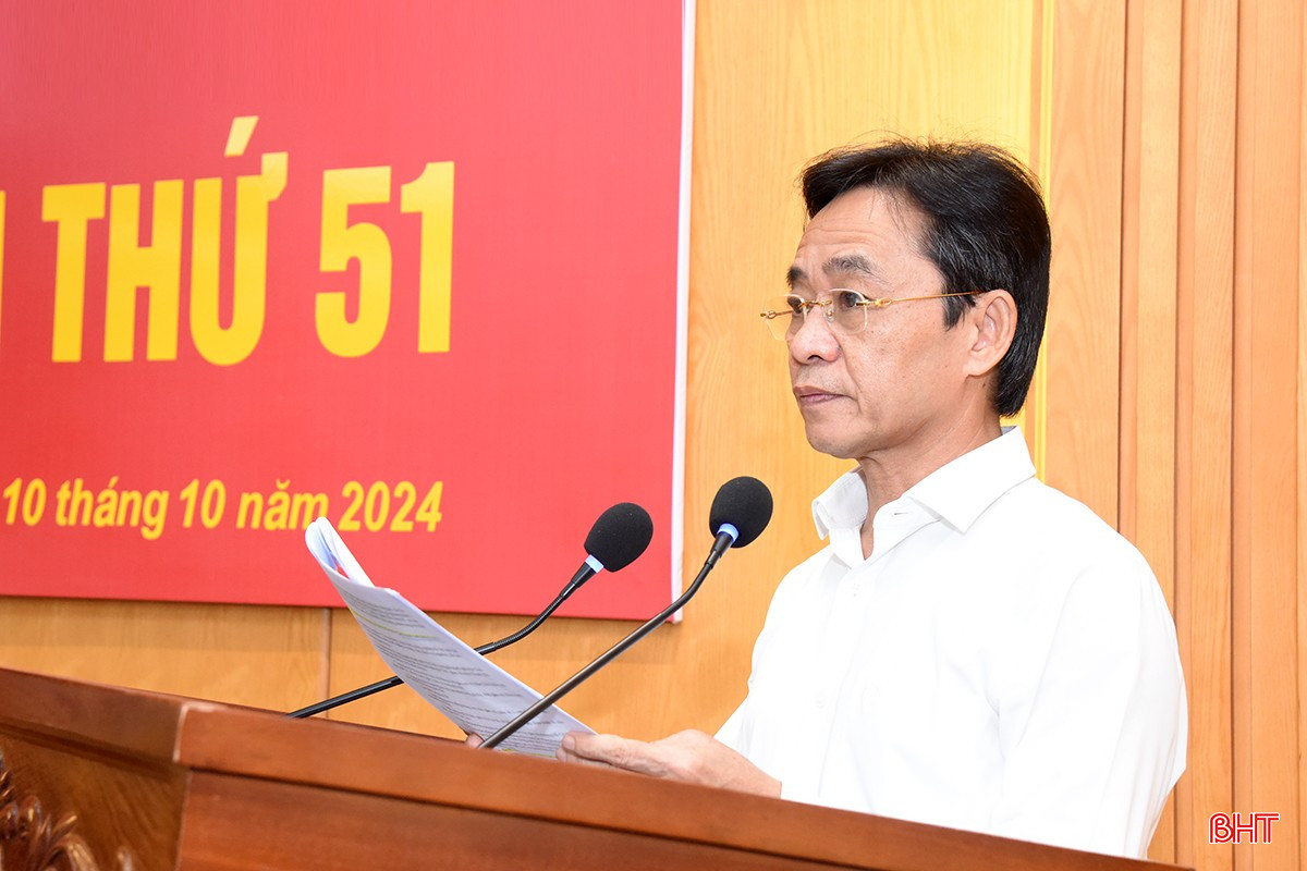 Phó Bí thư Thường trực Tỉnh ủy Trần Thế Dũng báo cáo dự thảo đề cương chi tiết Báo cáo chính trị Đại hội Đảng bộ tỉnh lần thứ XX.