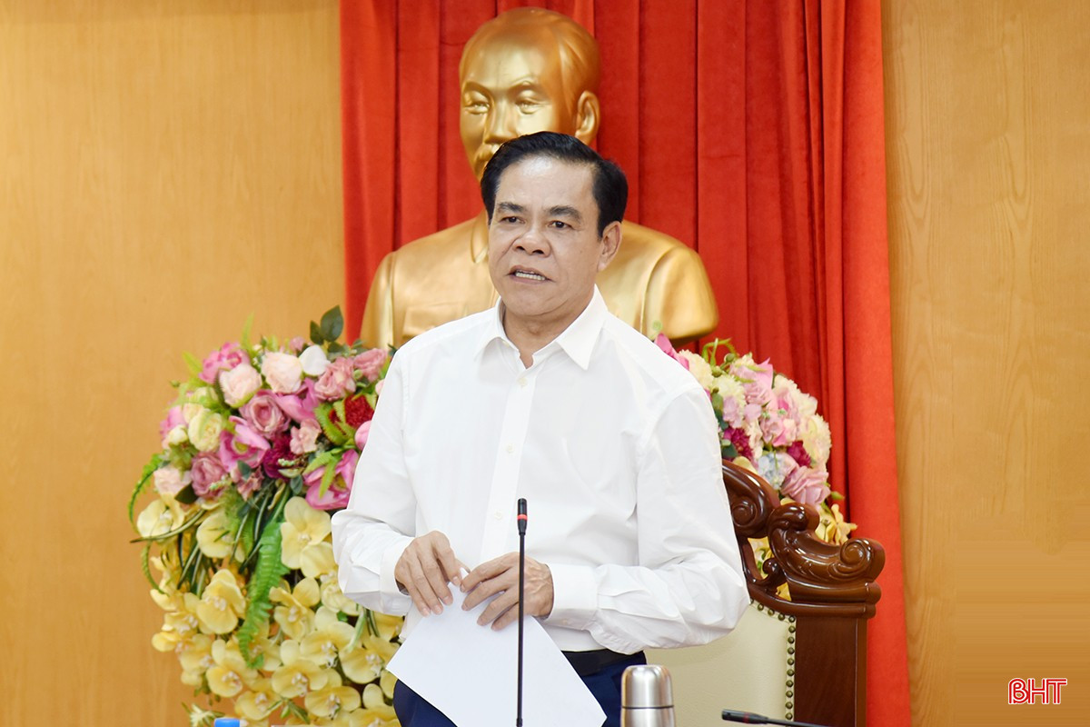Phó Bí thư Tỉnh ủy - Chủ tịch UBND tỉnh Võ Trọng Hải phân tích, đánh giá kết quả thực hiện nhiệm vụ thời gian qua và nhấn mạnh một số giải pháp, nhiệm vụ trọng tâm thời gian tới.