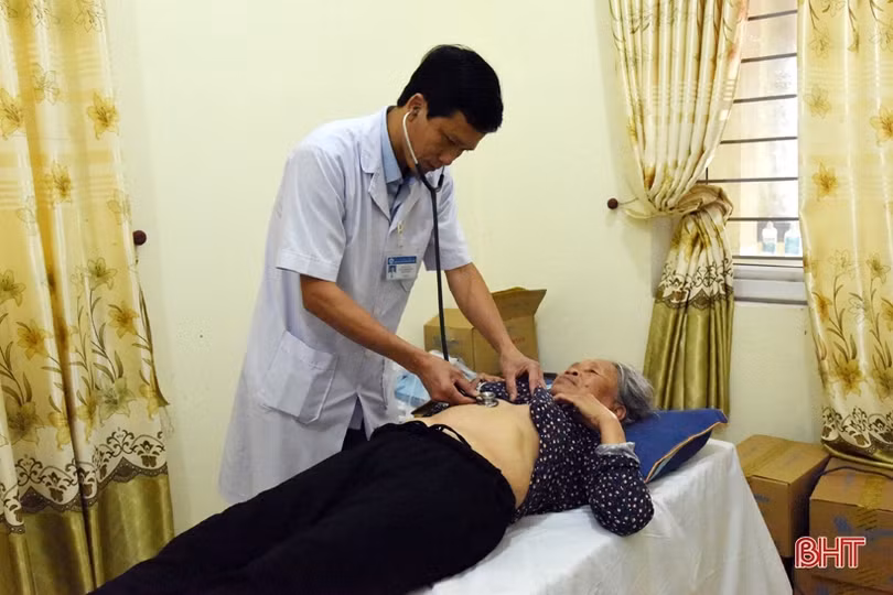 Khám, cấp phát thuốc miễn phí cho các trường hợp chính sách