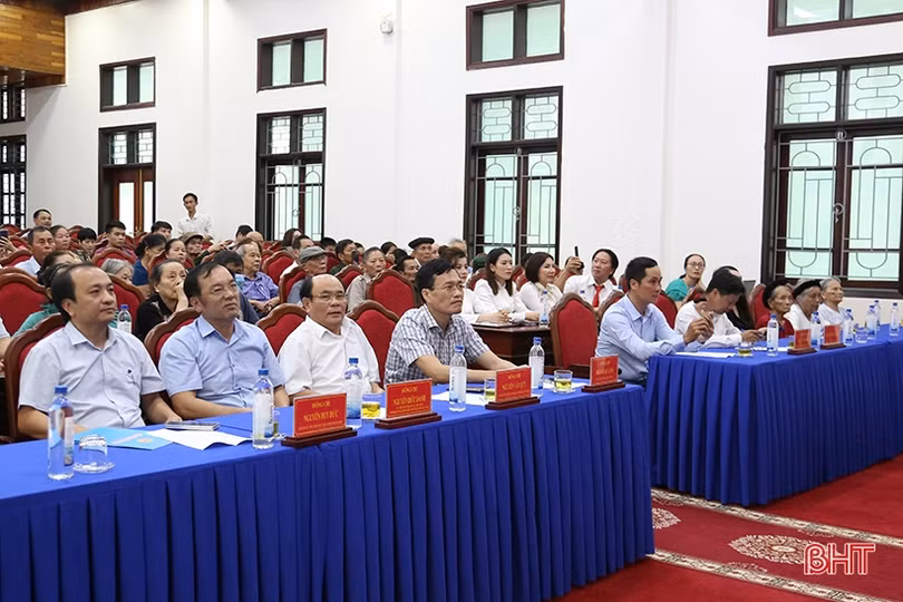 Trao 130 triệu đồng cho gia đình chính sách TP Hà Tĩnh