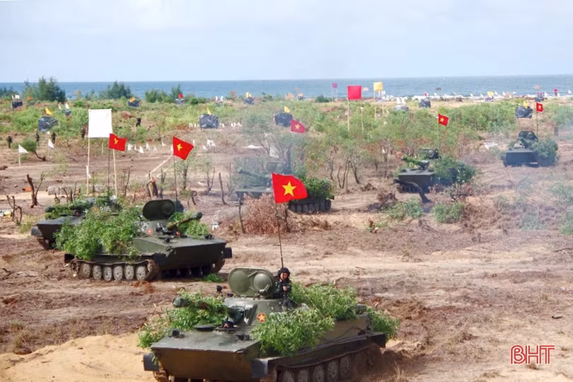 Các đơn vị chủ lực “vượt nắng, thắng mưa, say sưa luyện tập”